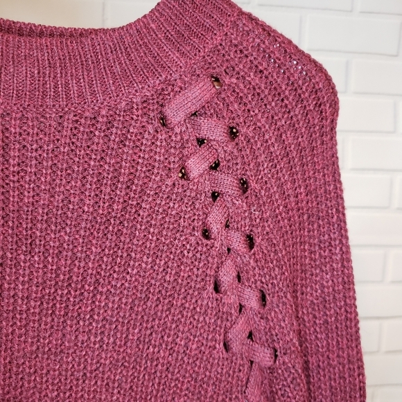 Perfect SO red sweater with laced shoulder Size M - Picture 6 of 10